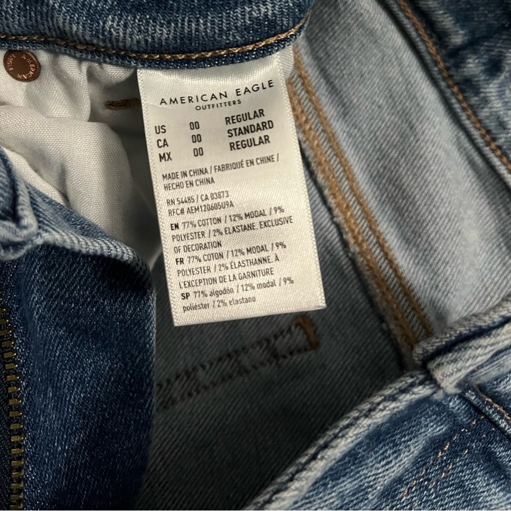 AEO Ripped Stretch Mom Jean - Picture 9 of 9